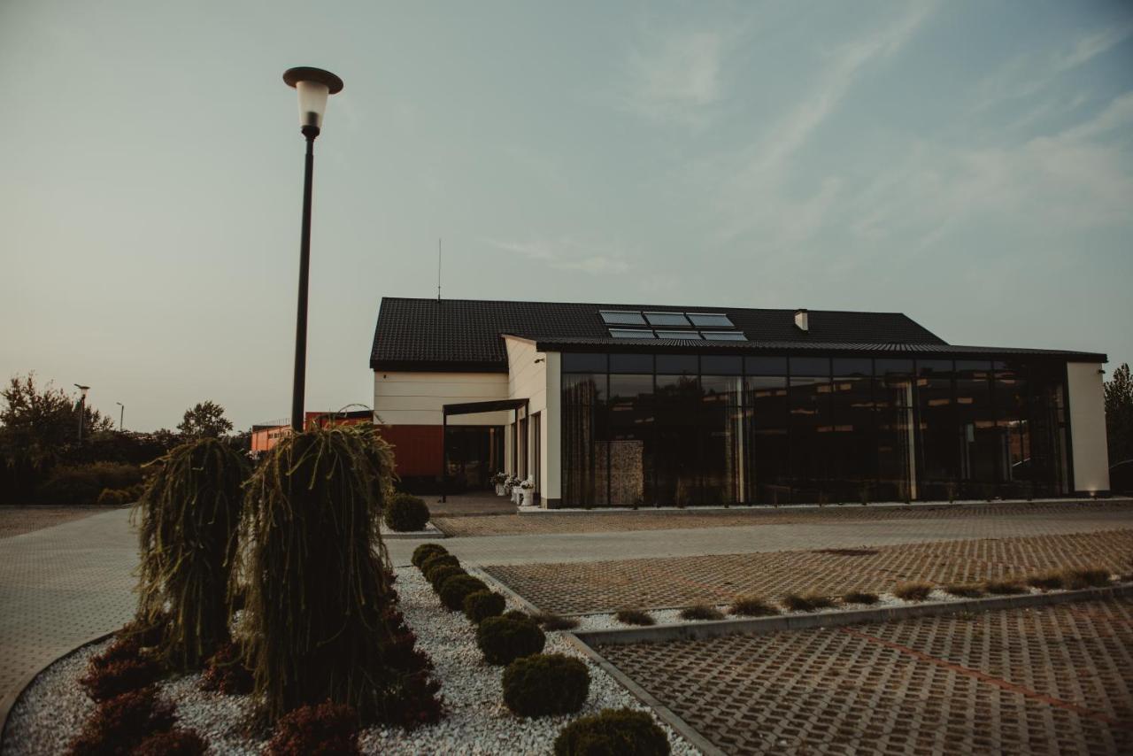 Centrum Bankietowo - Hotelowe "Perla" Lezajsk Exterior photo
